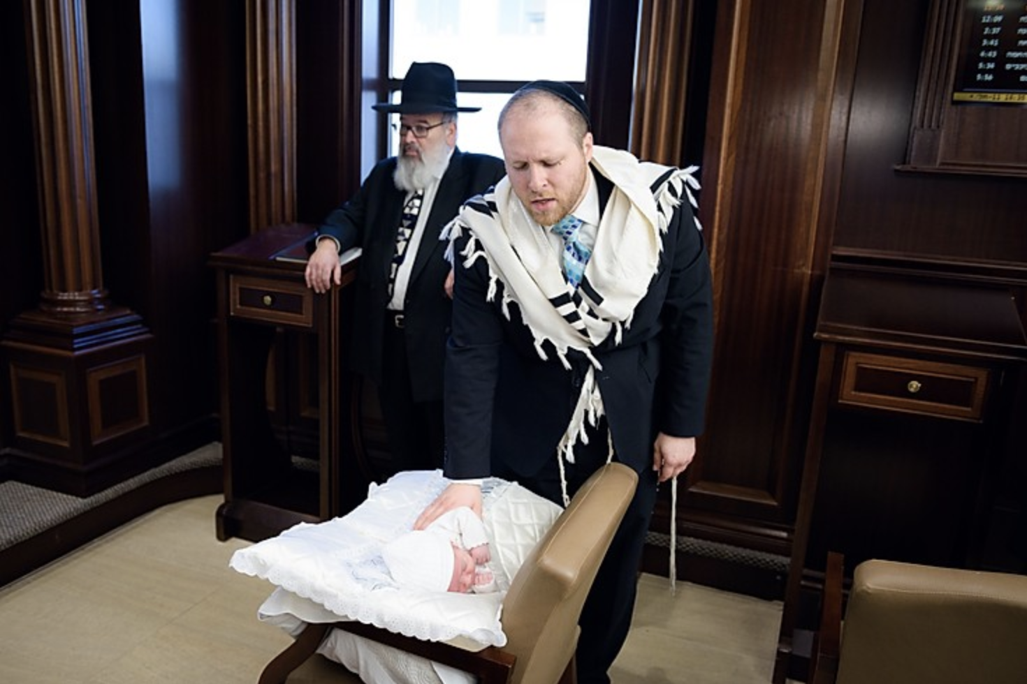 Rabbi Shmuel Katz performing prayer prior to circumcision